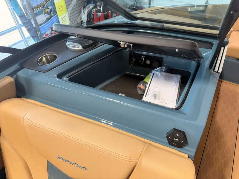 Slide: The Image of MasterCraft XT22T 2026 - 24