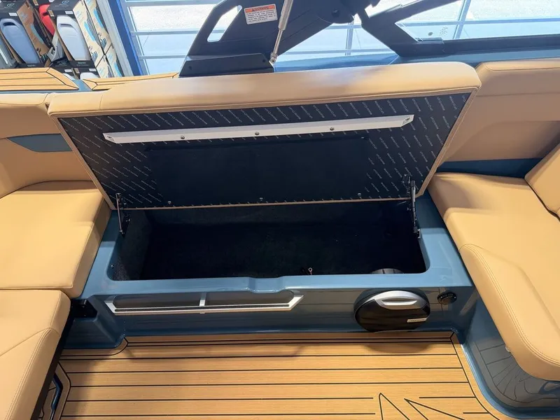 Slide: The Image of MasterCraft XT22T 2026 - 22