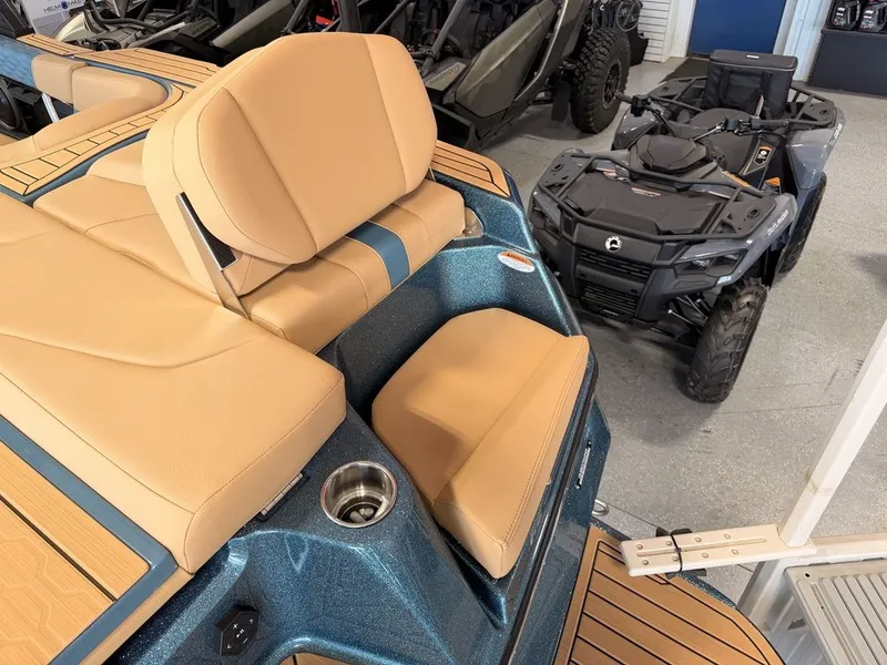 Slide: The Image of MasterCraft XT22T 2026 - 11