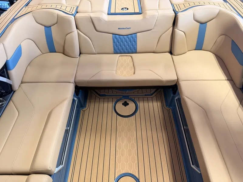Slide: The Image of MasterCraft XT22T 2026 - 16