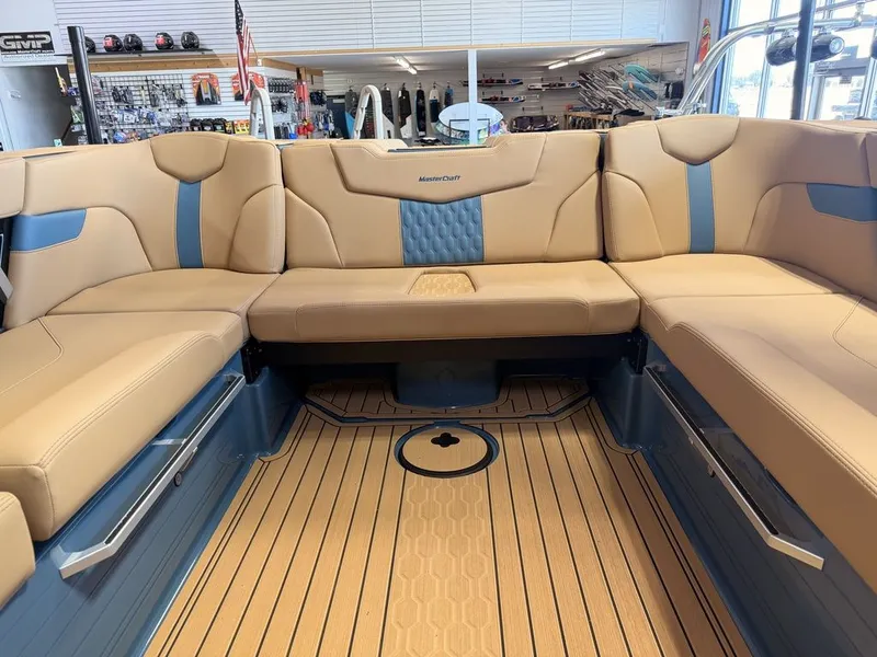 Slide: The Image of MasterCraft XT22T 2026 - 19