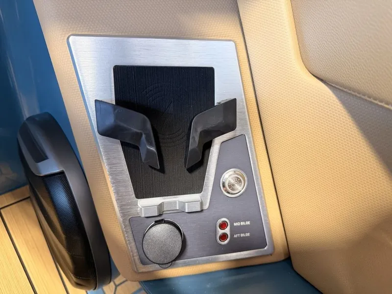 Slide: The Image of MasterCraft XT22T 2026 - 29