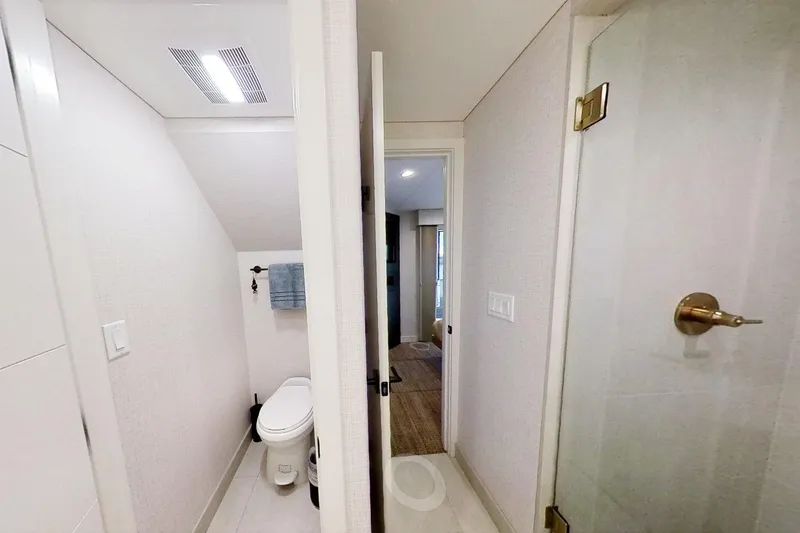 Slide: The Image of Modern bathroom in Adonia Radiance Share #3, 2022 model, featuring sleek design and efficient layout. - 19