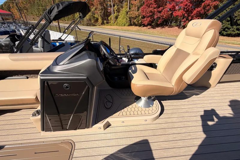 Slide: The Image of 2026 Veranda VR 235 L boat interior with luxurious captain's chair and sleek dashboard design. - 10