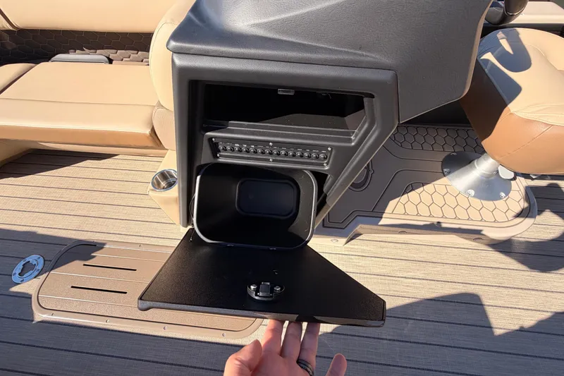 Slide: The Image of 2026 Veranda VR 235 L boat console with open storage compartment and beige seating. - 11