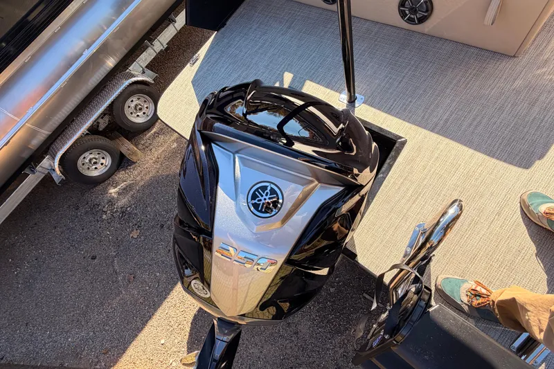 Slide: The Image of 2026 Veranda VR235VL boat with Yamaha outboard motor, viewed from above. - 15