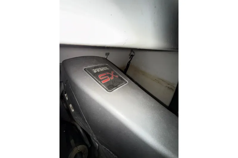 Slide: The Image of Volvo Penta SX engine component on 1999 Four Winns 220 Horizon boat. - 13
