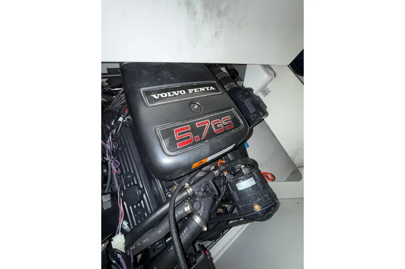 Slide: The Image of Volvo Penta 5.7 GS engine in 1999 Four Winns 220 Horizon boat. - 6