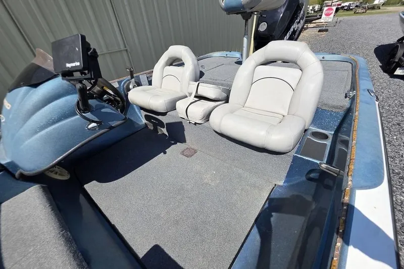 Slide: The Image of 2008 Nitro 482 DC boat interior with dual seats and steering console. - 5