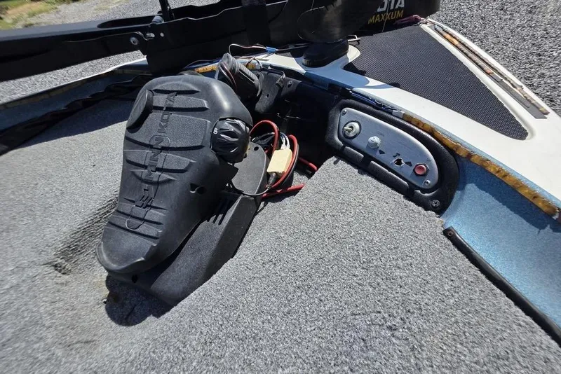 Slide: The Image of 2008 Nitro 482 DC boat interior with control panel and foot pedal. - 9