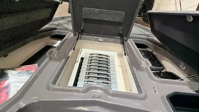 Slide: The Image of Skeeter ZXE20 2026 - 18