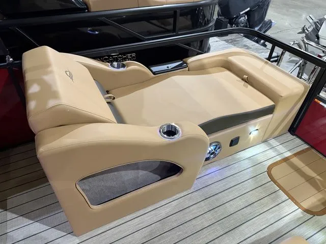 Slide: The Image of SunCatcher Fusion 324SS W/Yamaha 250 "SHO" No Trailer 2026 - 19