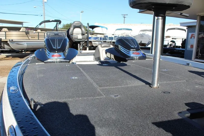 Slide: The Image of 2019 Ranger Z521 Comanche boat deck with seating and equipment, displayed outdoors. - 15