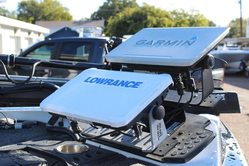 Slide: The Image of 2019 Ranger Z521 Comanche with Garmin and Lowrance fish finders installed. - 18