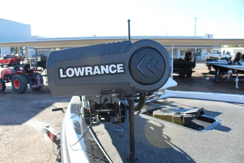 Slide: The Image of 2019 Ranger Z521 Comanche with Lowrance navigation system on deck. - 8
