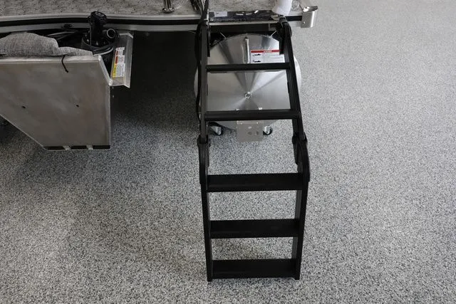 Slide: The Image of South Bay LE 224 RS 2.75 JAWS EDITION TRITOON 2026 - 10