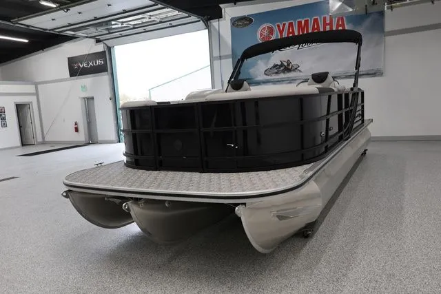 Slide: The Image of South Bay LE 224 RS 2.75 JAWS EDITION TRITOON 2026 - 6