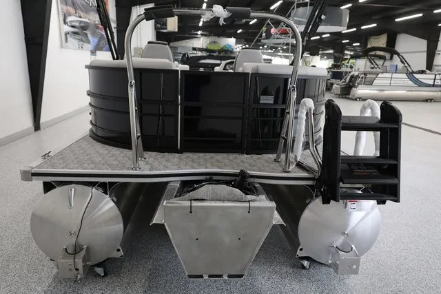 Slide: The Image of South Bay LE 224 RS 2.75 JAWS EDITION TRITOON 2026 - 9