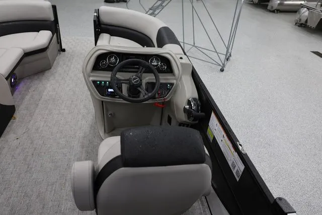 Slide: The Image of South Bay LE 224 RS 2.75 JAWS EDITION TRITOON 2026 - 15