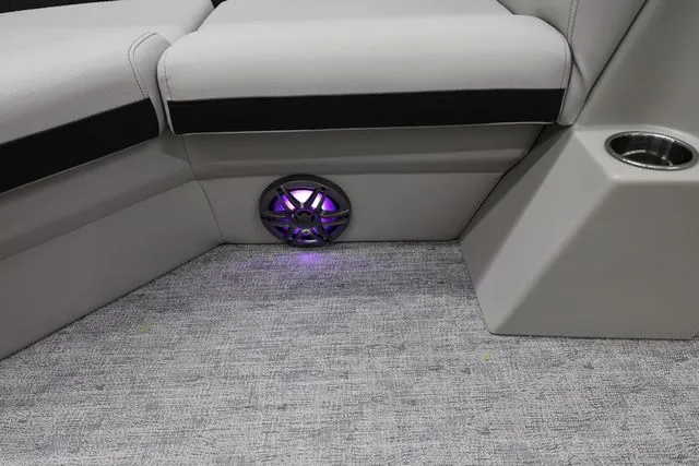 Slide: The Image of South Bay LE 224 RS 2.75 JAWS EDITION TRITOON 2026 - 19