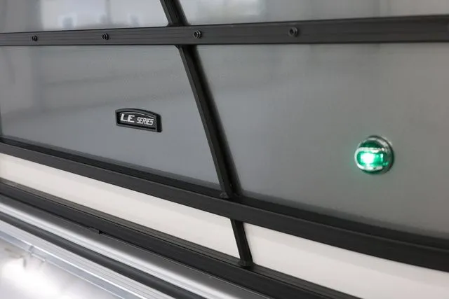 Slide: The Image of South Bay LE 224 RS 2.75 JAWS EDITION TRITOON 2026 - 23