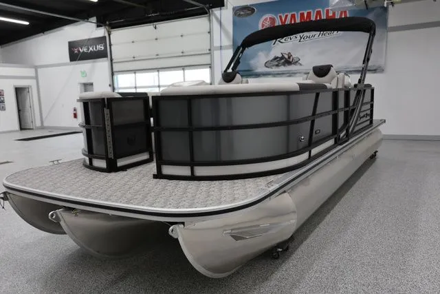 Slide: The Image of South Bay LE 224 RS 2.75 JAWS EDITION TRITOON 2026 - 6