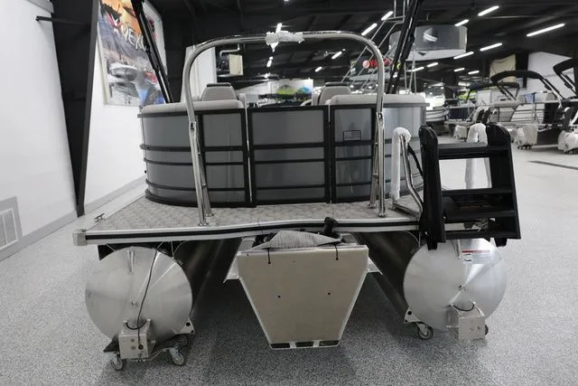 Slide: The Image of South Bay LE 224 RS 2.75 JAWS EDITION TRITOON 2026 - 9