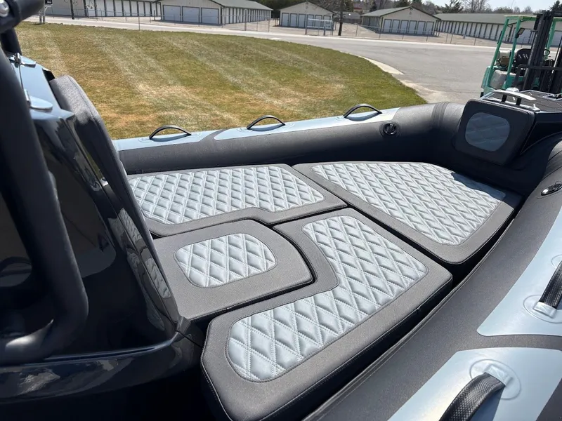 Slide: The Image of 2026 Highfield Sport 560 8 - 8