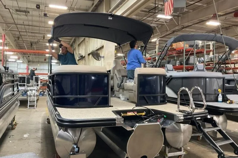 Slide: The Image of 2026 Bennington 22 SSRSE pontoon boat assembly in factory setting. - 6