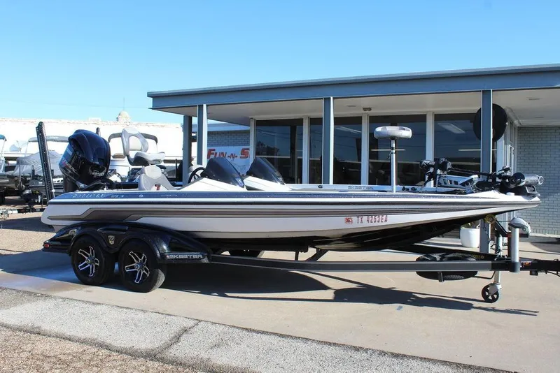 The Image of 2016 Skeeter FX21 Limited Edition boat on trailer, parked outside a building. - 1