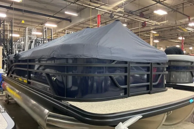 The Image of 2026 Bennington 22 SSRSE pontoon boat with cover in a warehouse setting. - 0