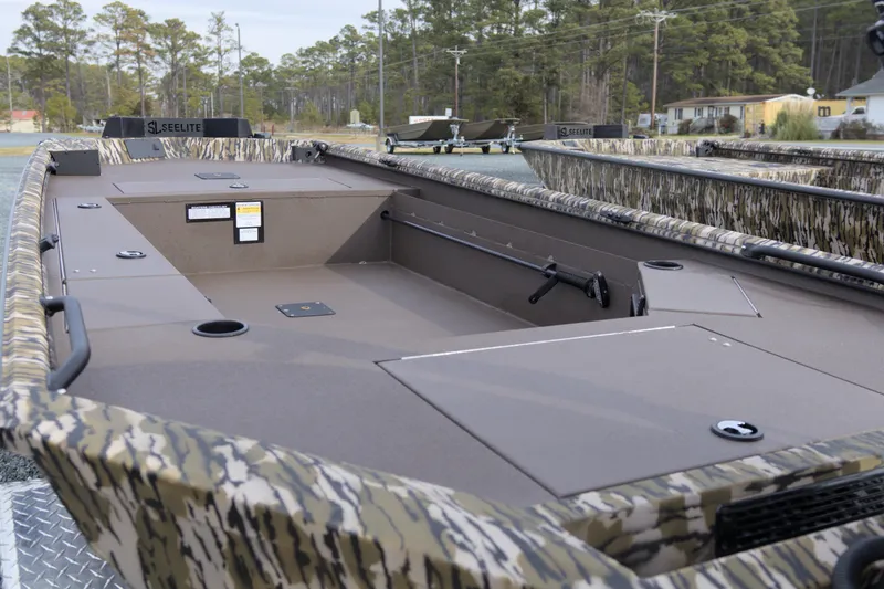 Slide: The Image of 2026 Avid 16 Commander boat with camouflage design, featuring spacious interior and modern amenities. - 8