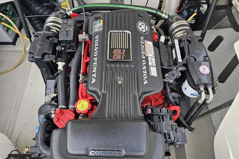Slide: The Image of Volvo Penta 8.1 Gi engine in 2007 Cobalt 252 boat. - 109