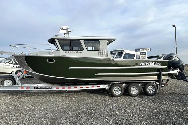 The Image of 2025 Hewescraft 270 Pacific Explorer boat on trailer, side view, outdoors. - 1