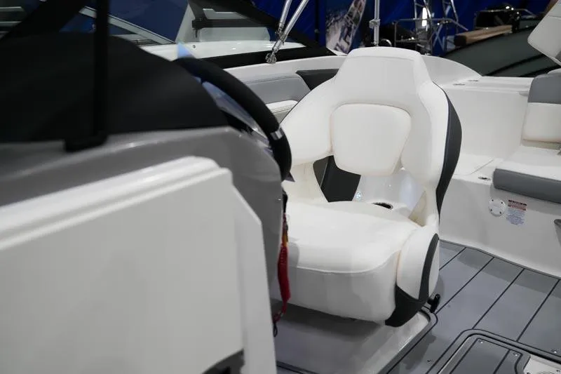 Slide: The Image of 2025 Chaparral 21 SSi boat interior with white captain's seat and steering wheel. - 12