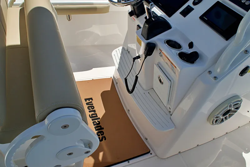 Slide: The Image of 2020 EVERGLADES 243 CC - Image 22 - 22