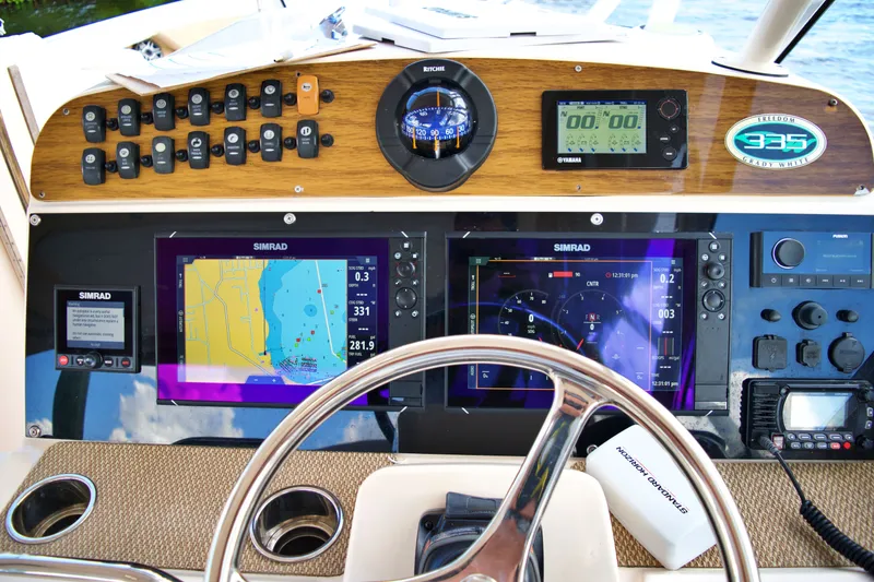 Slide: The Image of 2013 GRADY-WHITE 335 FREEDOM - Image 16 - 16