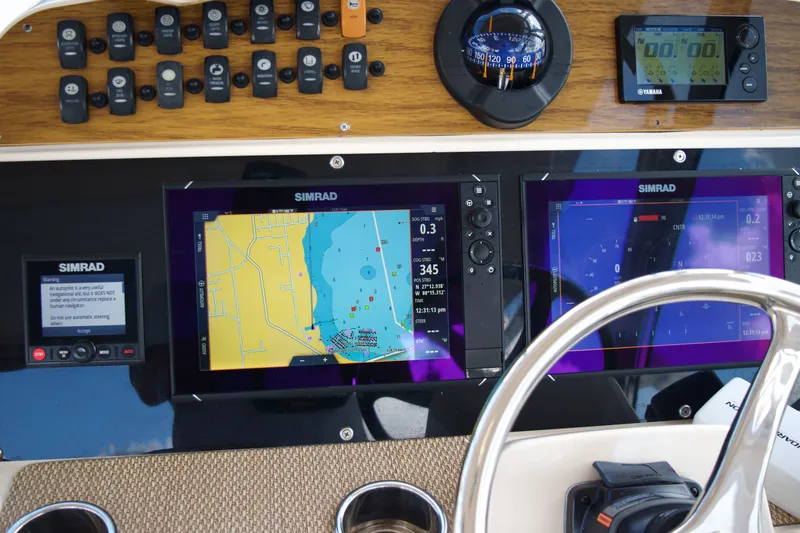 Slide: The Image of 2013 GRADY-WHITE 335 FREEDOM - Image 17 - 17