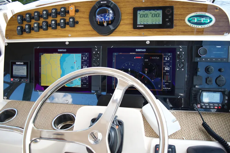 Slide: The Image of 2013 GRADY-WHITE 335 FREEDOM - Image 18 - 18