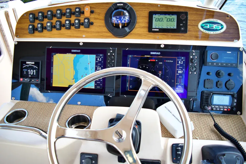 Slide: The Image of 2013 GRADY-WHITE 335 FREEDOM - Image 19 - 19