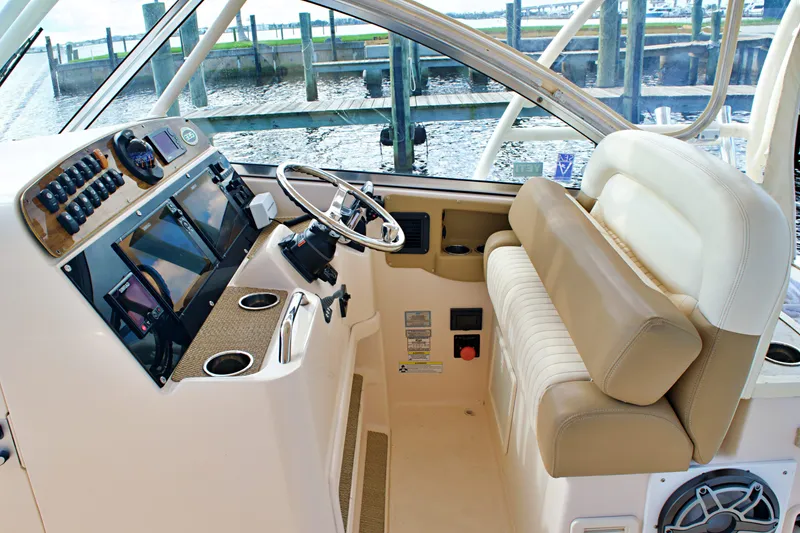 Slide: The Image of 2013 GRADY-WHITE 335 FREEDOM - Image 26 - 26