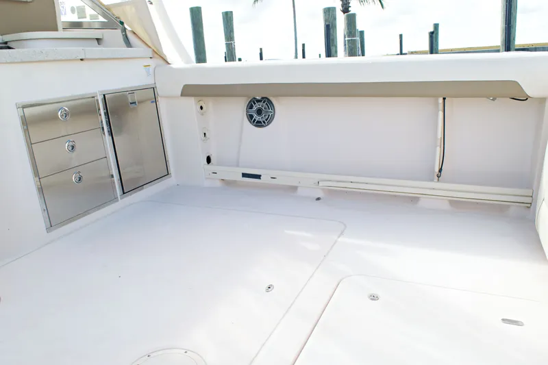 Slide: The Image of 2013 GRADY-WHITE 335 FREEDOM - Image 37 - 37