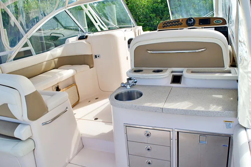 Slide: The Image of 2013 GRADY-WHITE 335 FREEDOM - Image 41 - 41