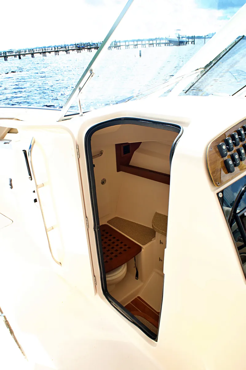 Slide: The Image of 2013 GRADY-WHITE 335 FREEDOM - Image 72 - 72