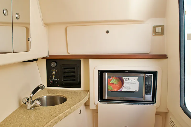 Slide: The Image of 2013 GRADY-WHITE 335 FREEDOM - Image 75 - 75