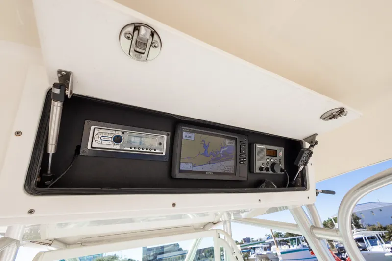 Slide: The Image of 2005 Regulator 32 Classic boat dashboard with navigation and communication equipment. - 21