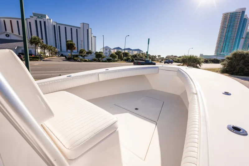 Slide: The Image of 2005 Regulator 32 Classic boat interior with cityscape background, sunny day. - 25