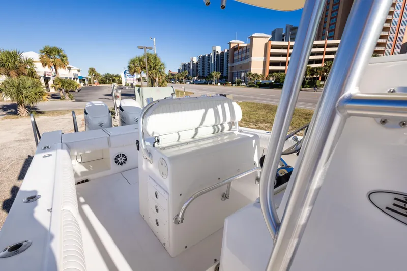 Slide: The Image of 2005 Regulator 32 Classic boat interior with cityscape background. - 29