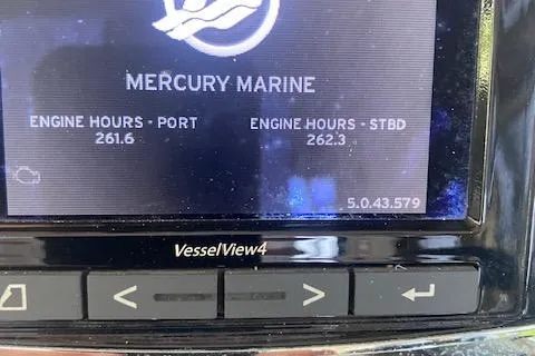 Slide: The Image of Mercury Marine VesselView4 display showing engine hours for Boston Whaler 270 Vantage, 2017 model. - 17