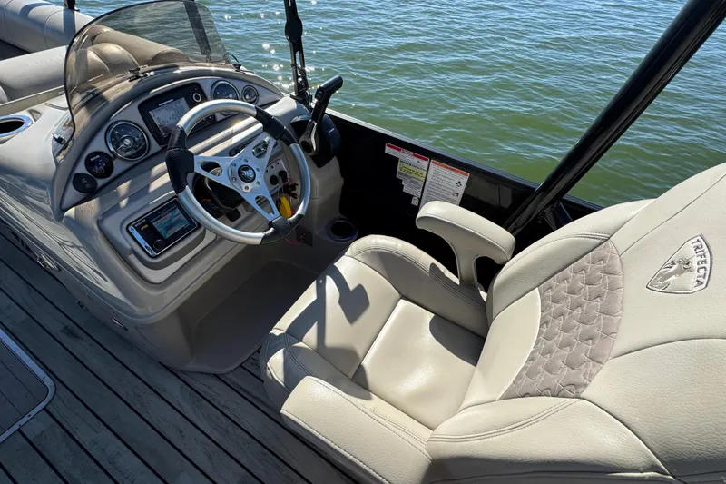 Slide: The Image of 2018 Trifecta SS 27RFE UDS XR boat cockpit with steering wheel and control panel. - 13